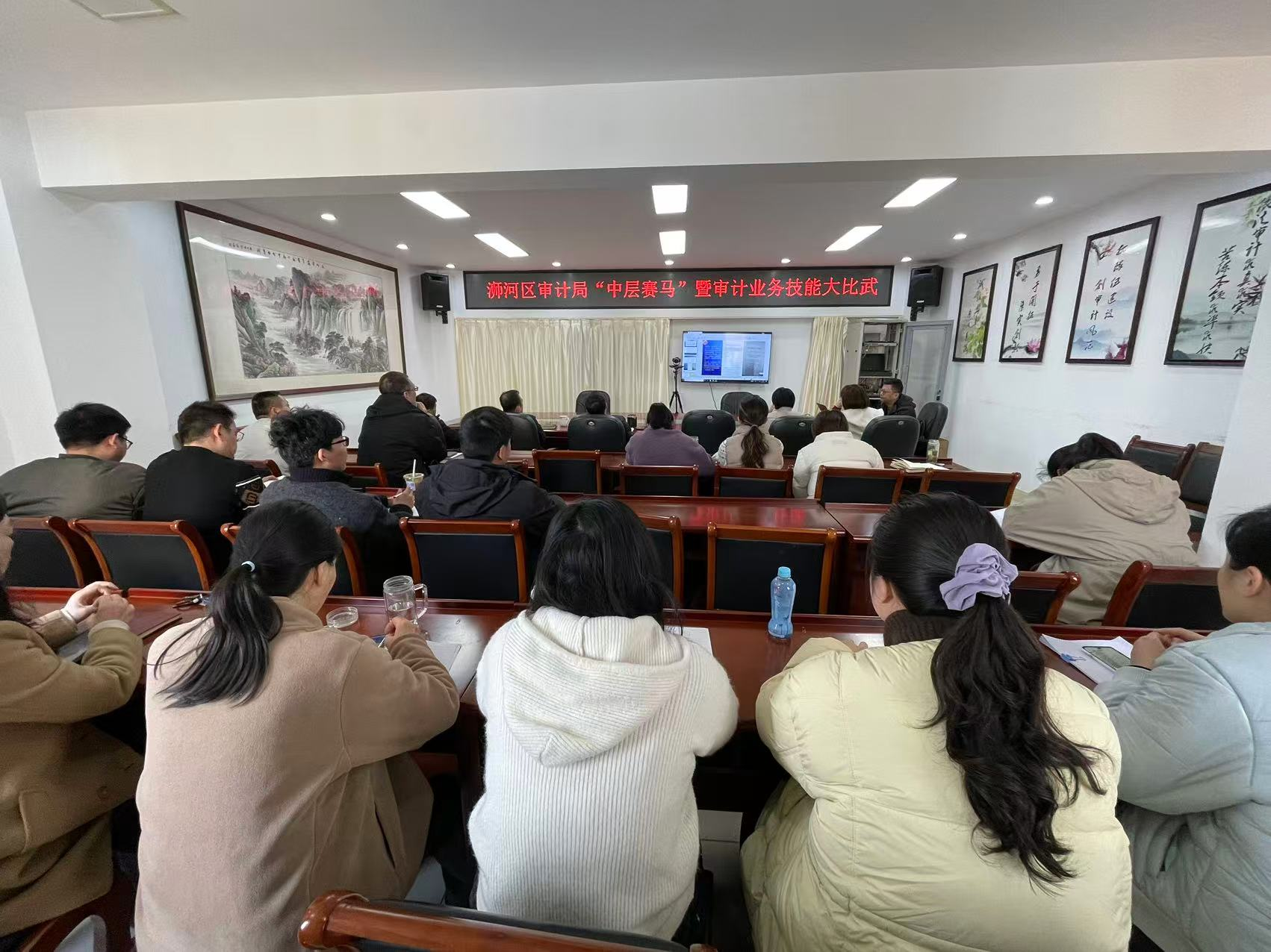 浉河区审计局：以赛促学强本领 以案释法传经验