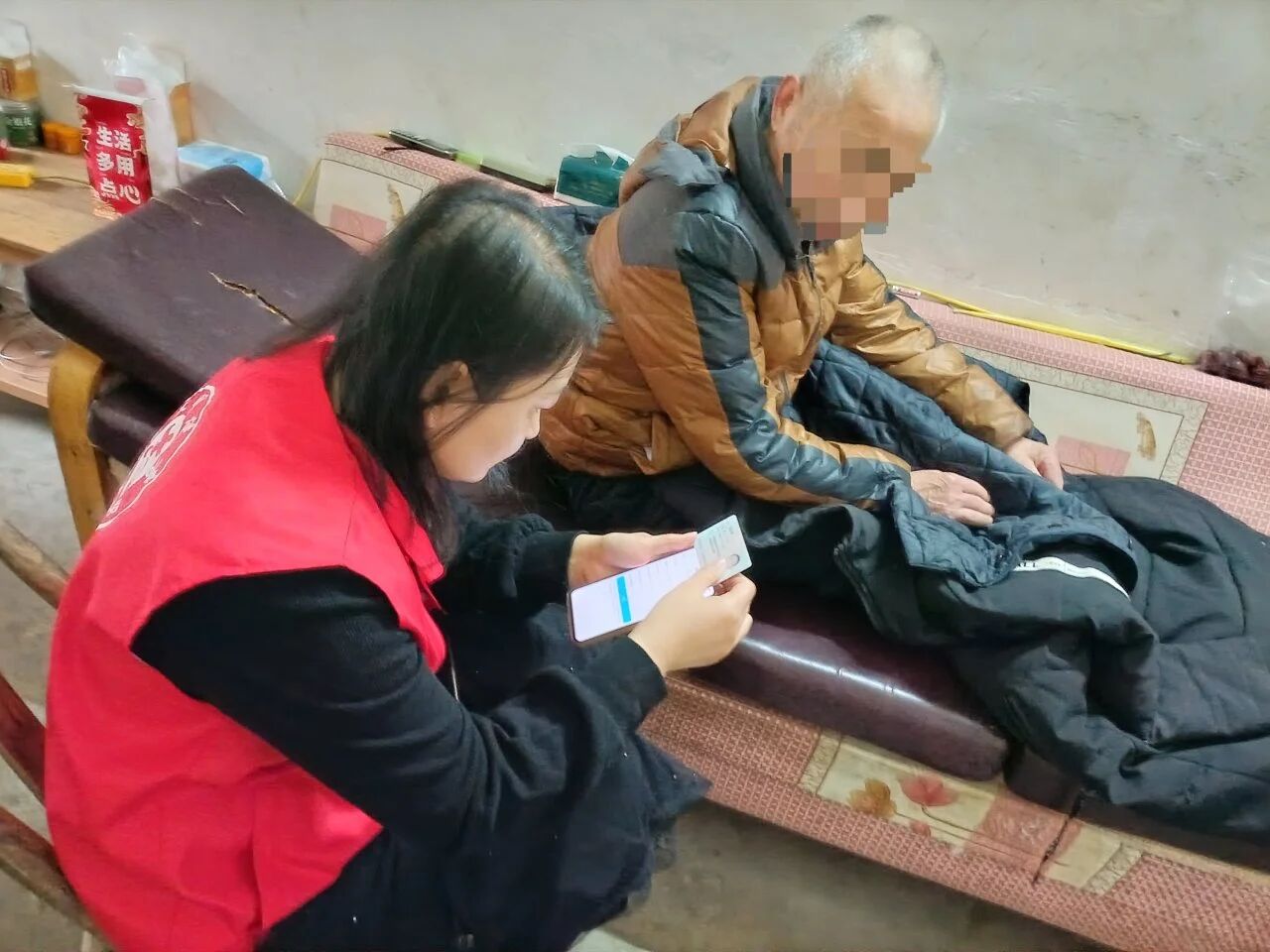平桥街道：上门认证暖人心 便民服务零距离