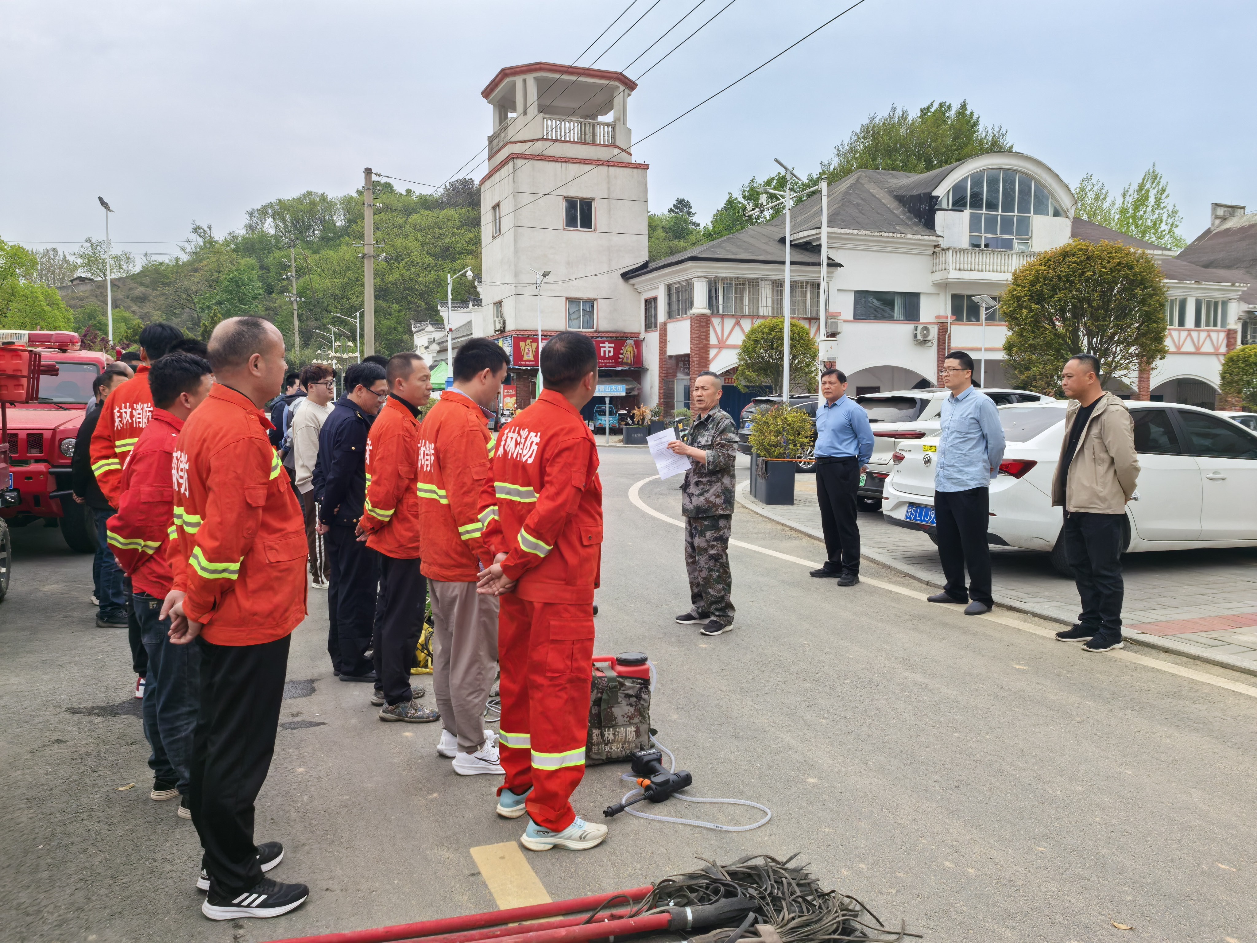 以练备战,防患未“燃”——震雷山街道办事处开展森林防灭火应急演练 以练备战,防患未“燃”——震雷山街道办事处开展森林防灭火应急演练