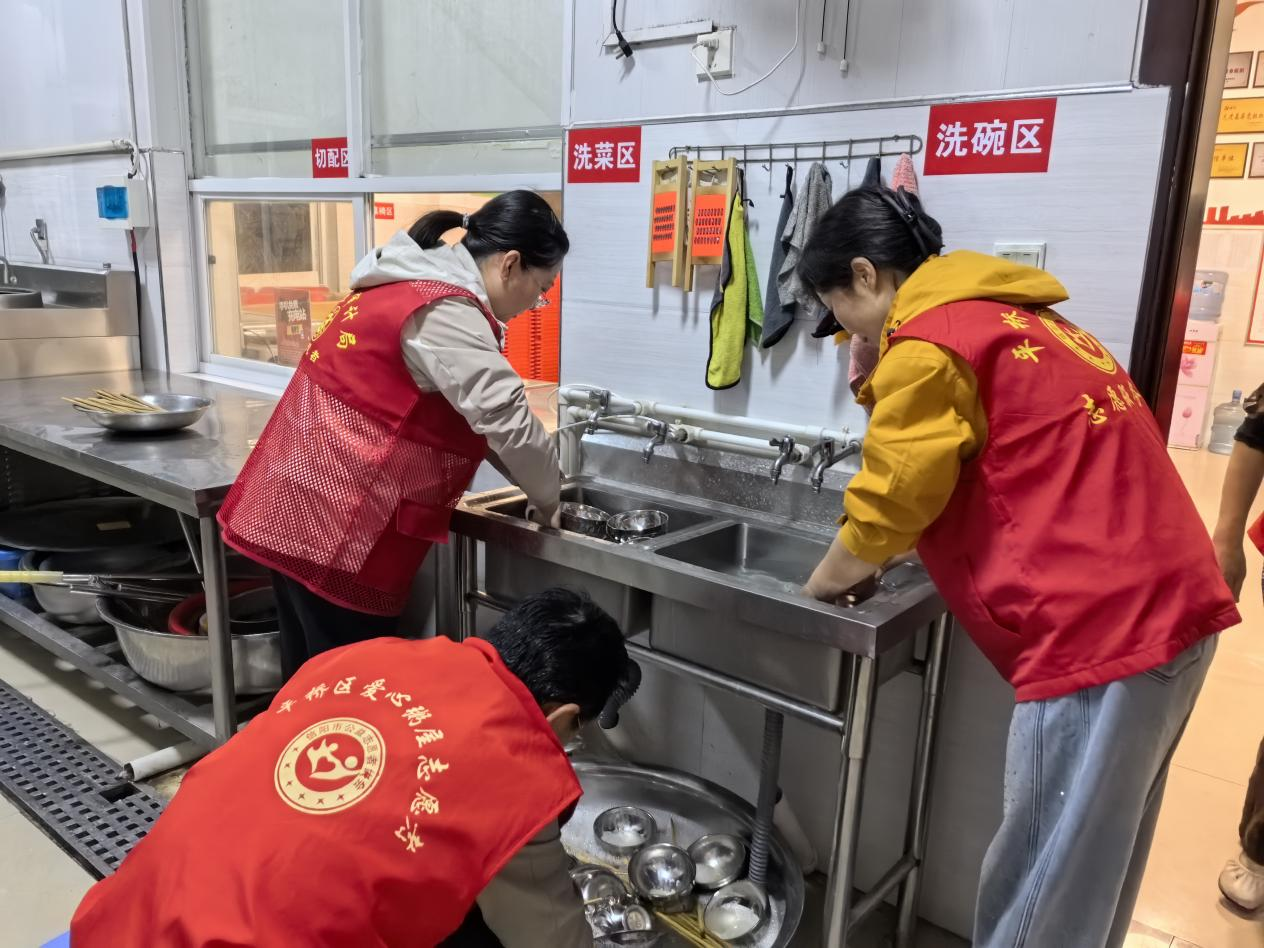 平桥区审计局持续开展爱心粥屋志愿服务活动 平桥区审计局持续开展爱心粥屋志愿服务活动