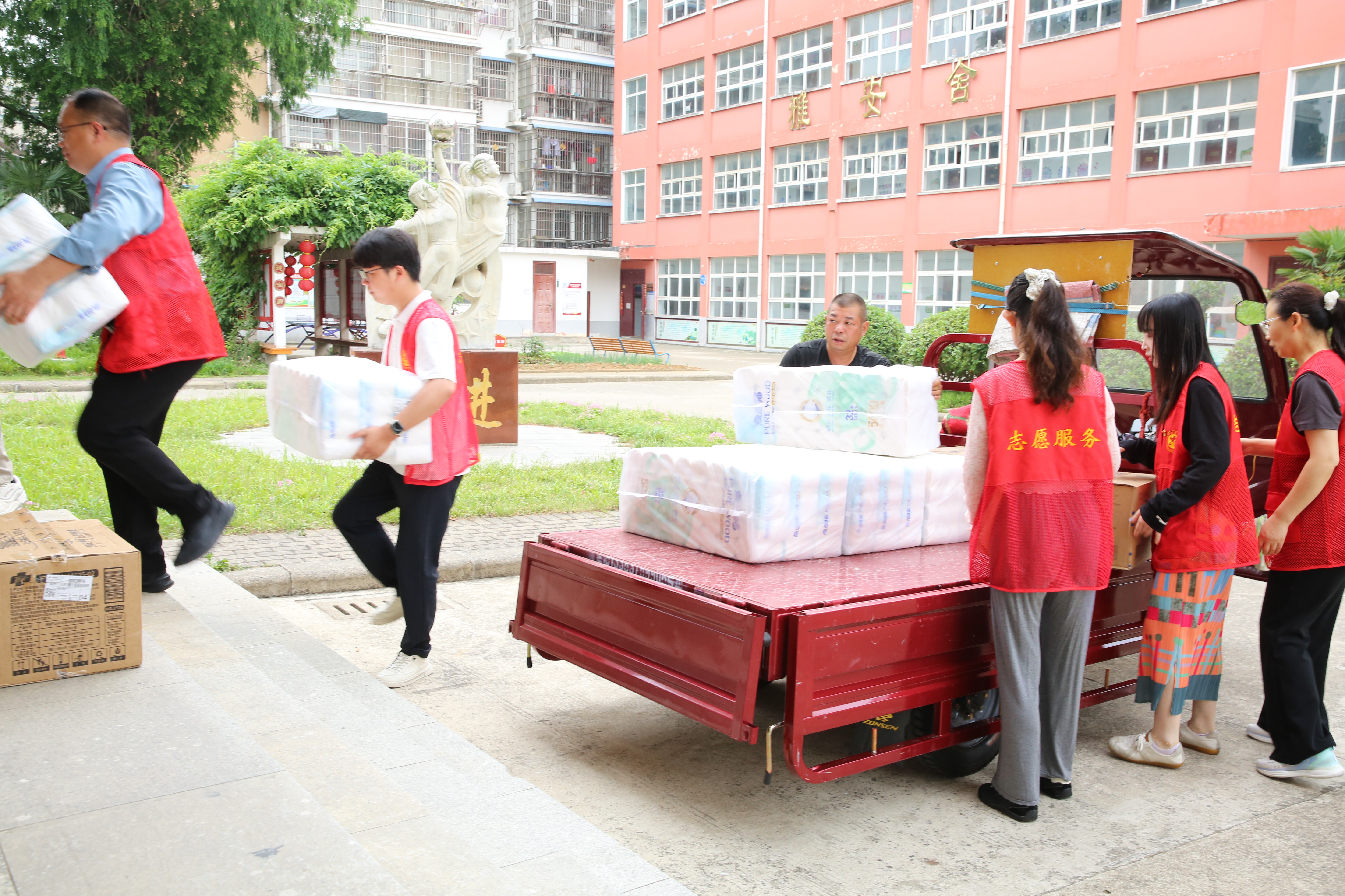 童心同行 爱心助残——市审计局开展2026年关爱困境儿童志愿服务活动