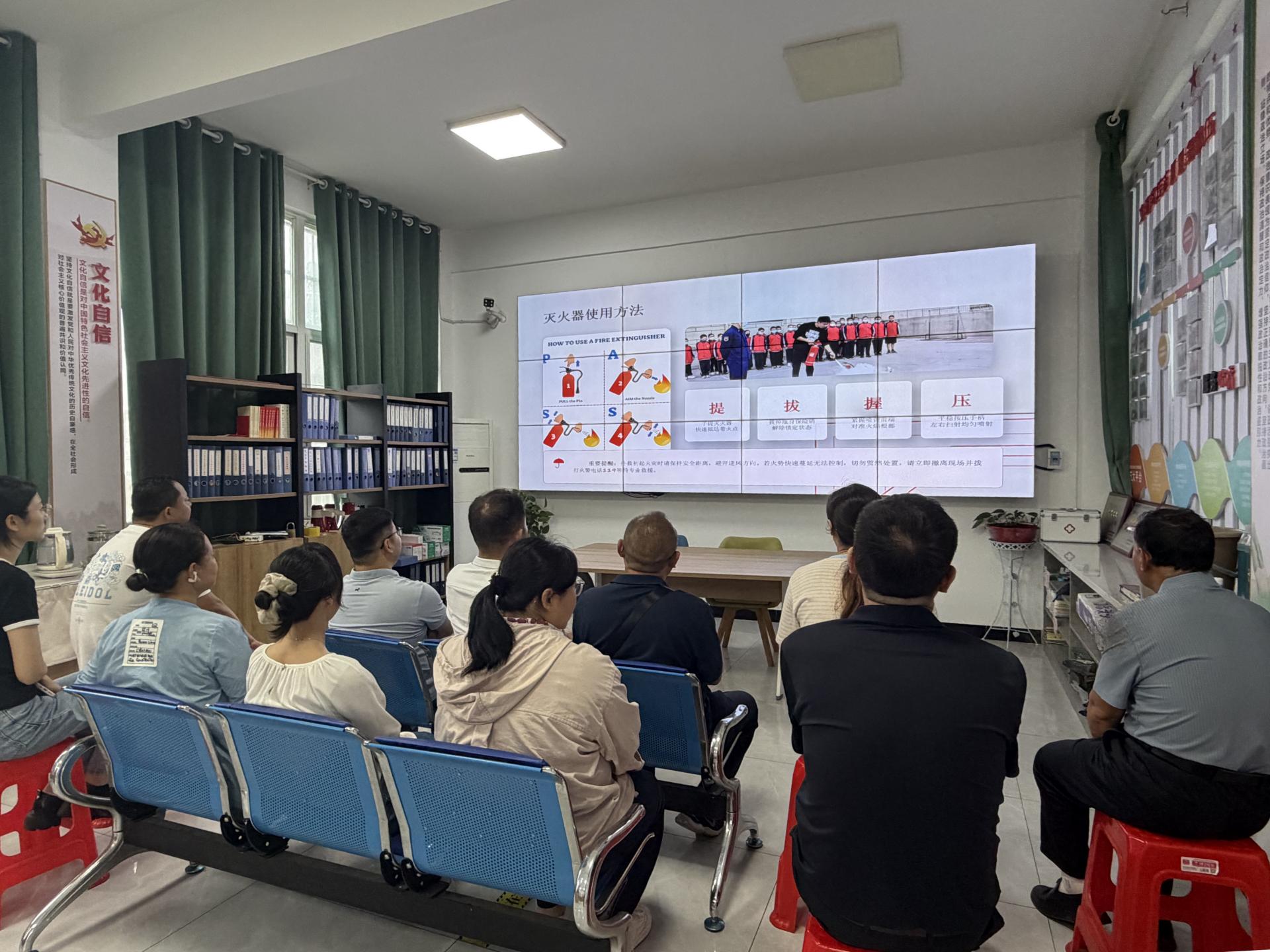 信阳市农业技术服务中心联合宝石社区开展“全市安全日”消防演练活动