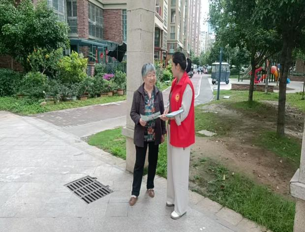 回收焕新生 分类新时尚 —— 平桥区城市管理局开展第四届生活垃圾分类宣传活动