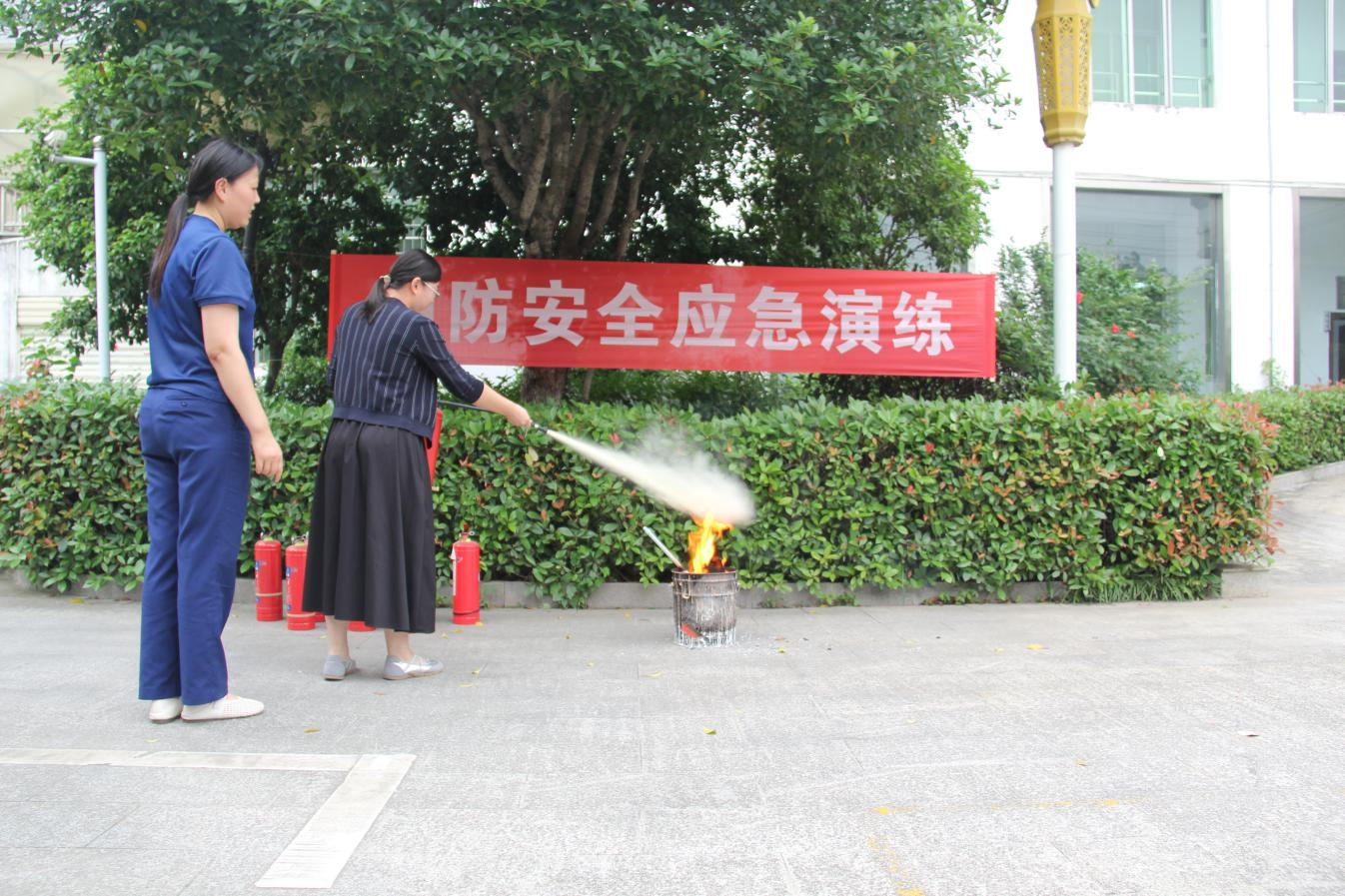 以练筑防 安全护航——光山县审计局开展消防安全应急演练