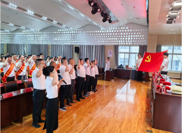 浉河区卫健委召开2026年度“两优一先”表彰大会暨树立和践行正确政绩观专题党课
